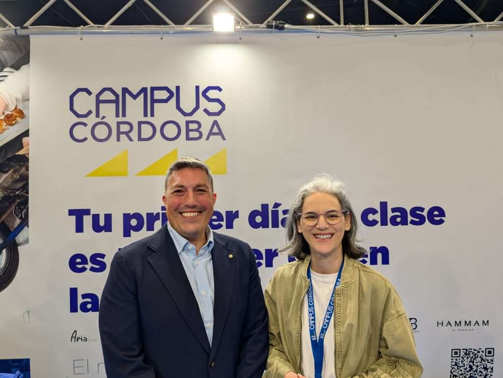 En la foto aparece Patricia Cuevas, la jefa de estudios de campus cordoba